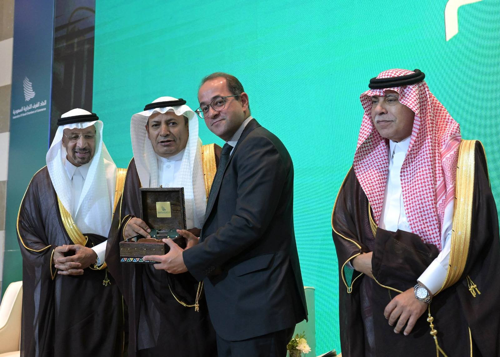 تكريم وزراء وشخصيات