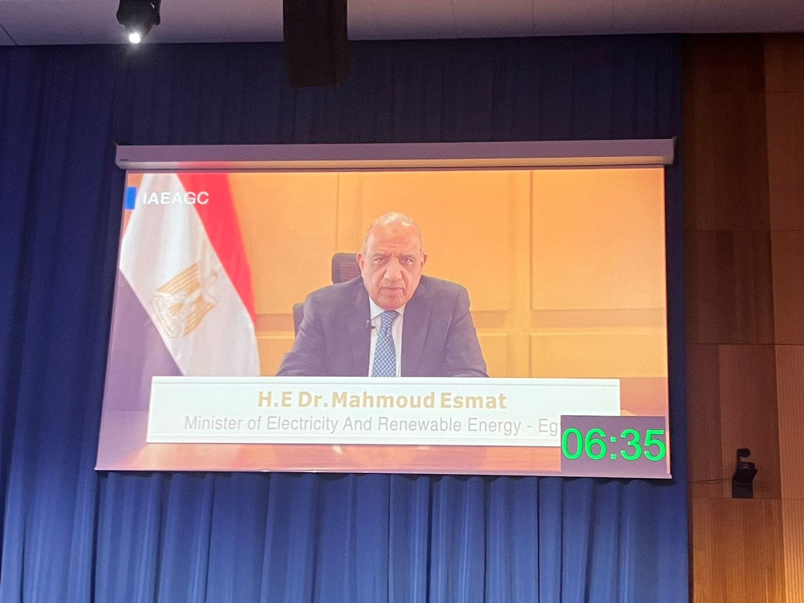 وزير الكهرباء