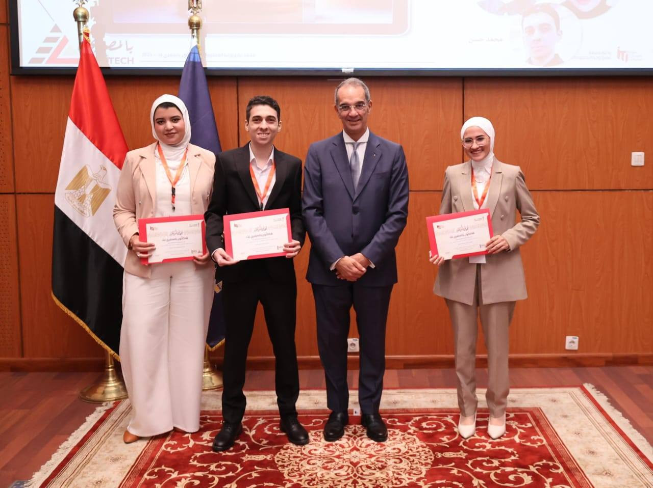 وزير الاتصالات