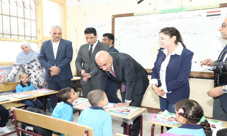 وزير التربية والتعليم يتابع انطلاق العام الدراسي بمدارس سوهاج