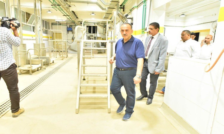 محافظ أسيوط يبحث سبل تعزيزالإنتاج في مجزرمنقباد