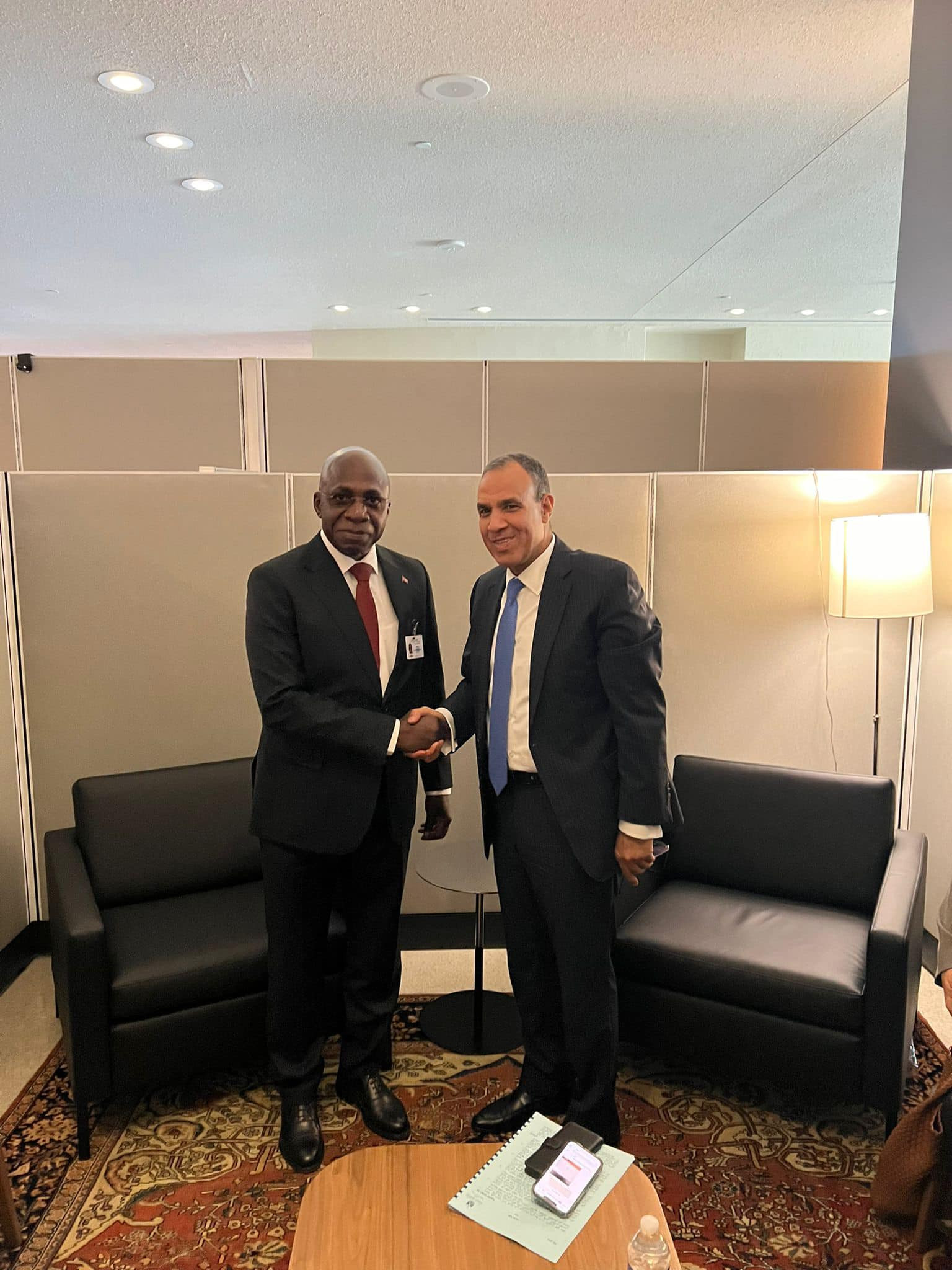 وزير الخارجية ووزير خارجية أنجولا