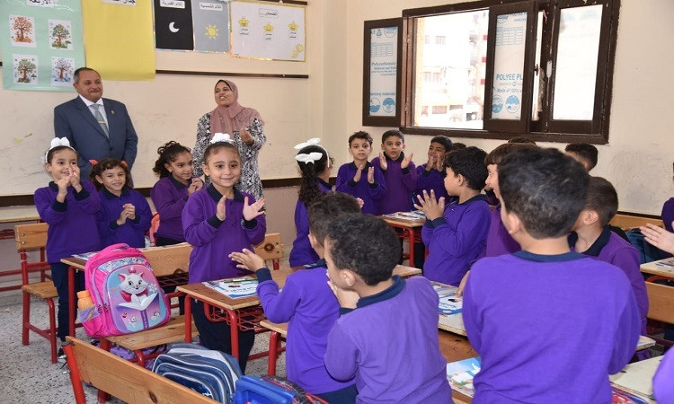 محافظ بورسعيد يتابع انتظام العملية التعليمية بمدارس القابوطي
