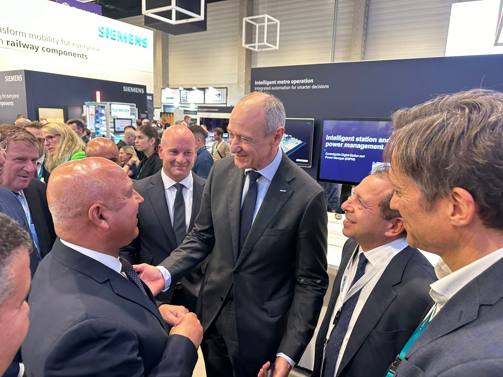 وزير النقل والصناعة