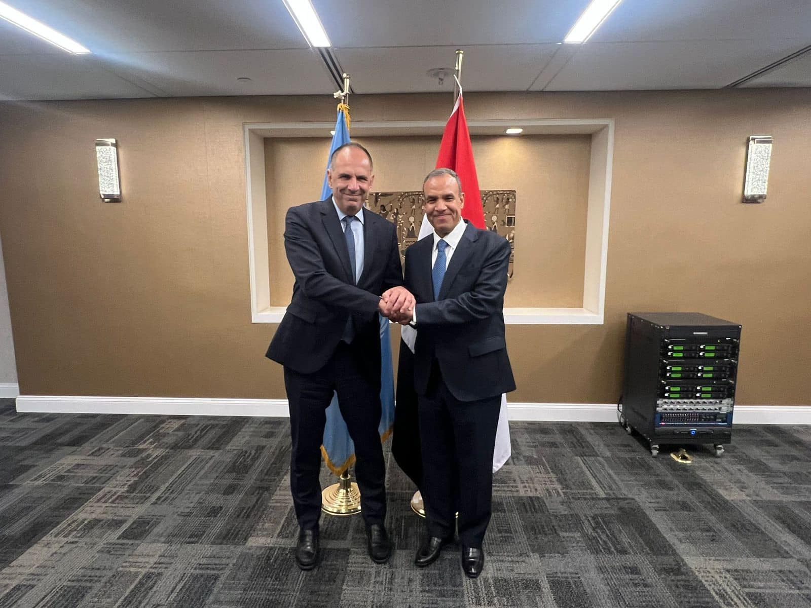 وزير الخارجية ونظيره اليوناني