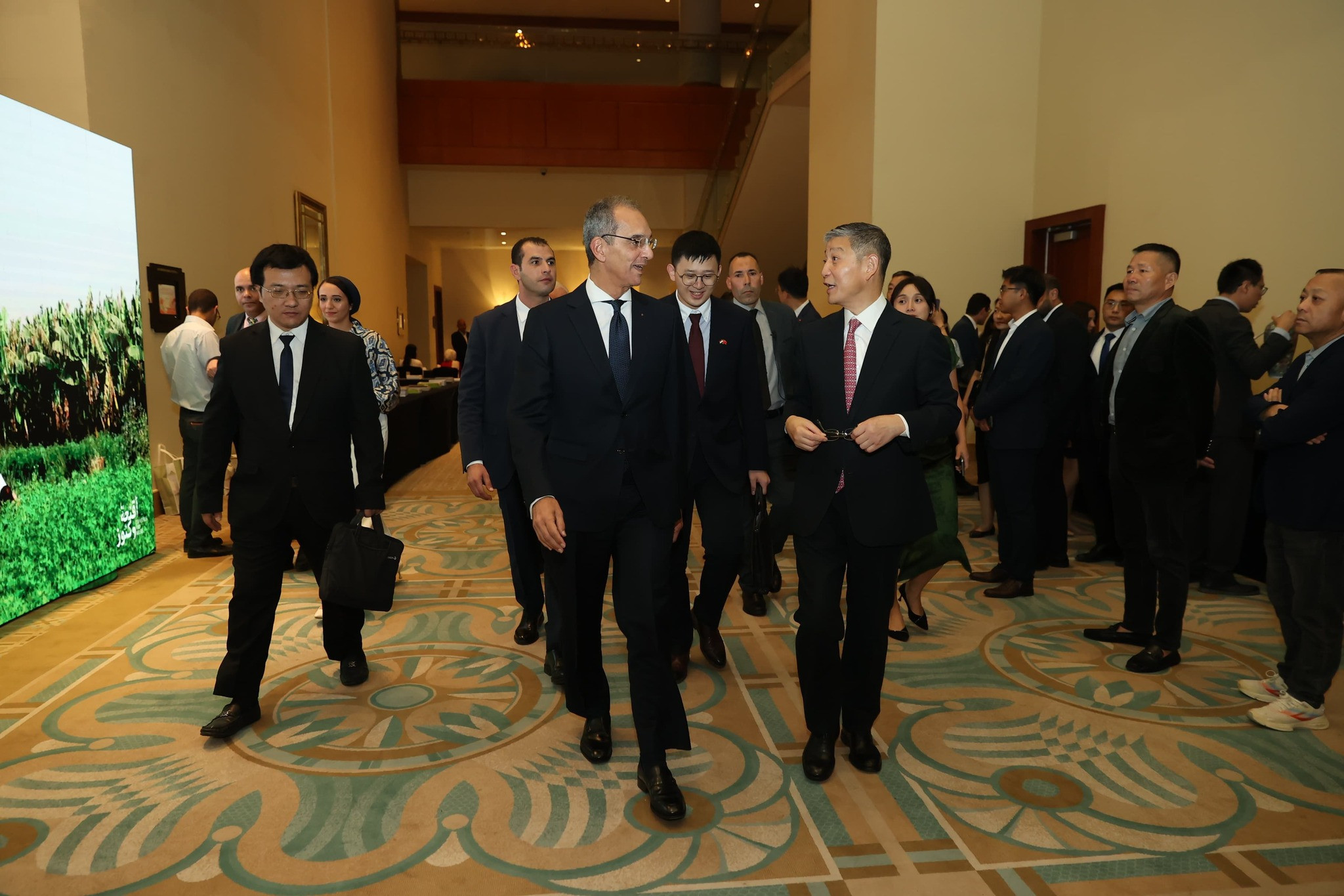 وزير الاتصالات