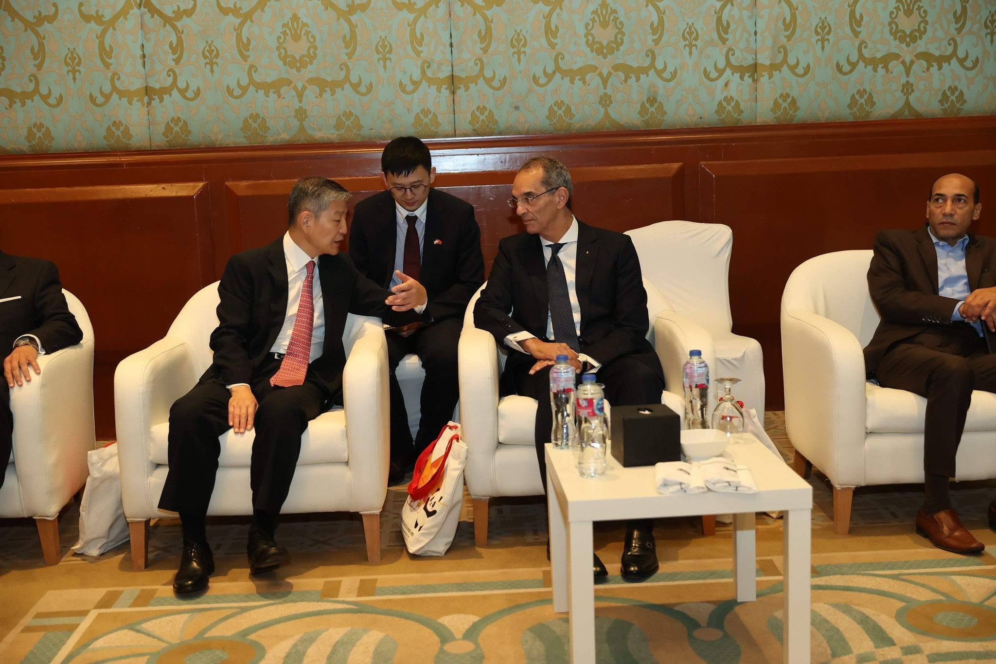 وزير الاتصالات