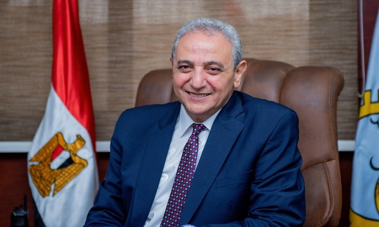 بدء رش طبقةmcoتمهيدًا لفرد طبقة الإسفلت ببسيون