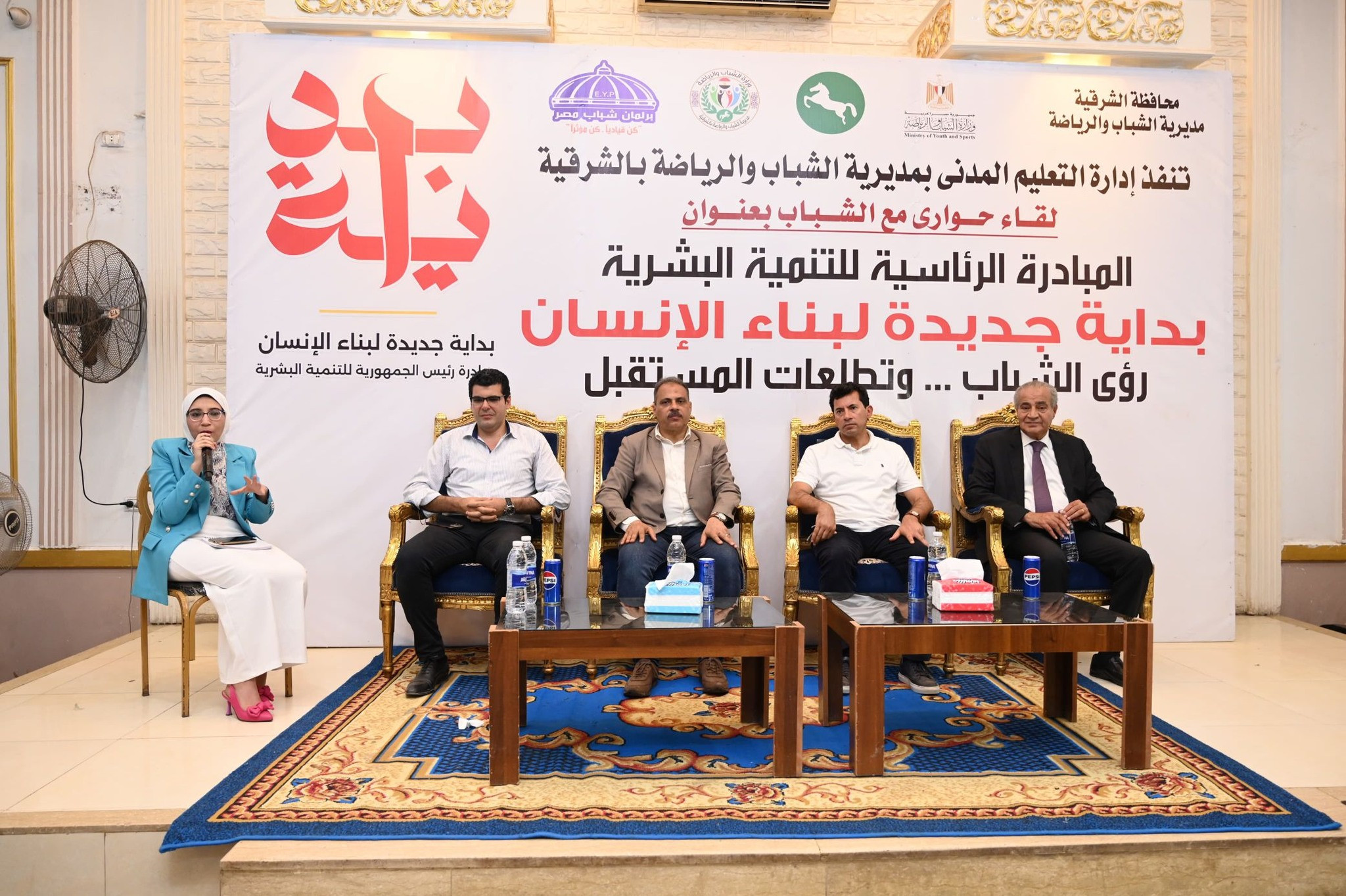 حمام سباحة نصف أوليمبي