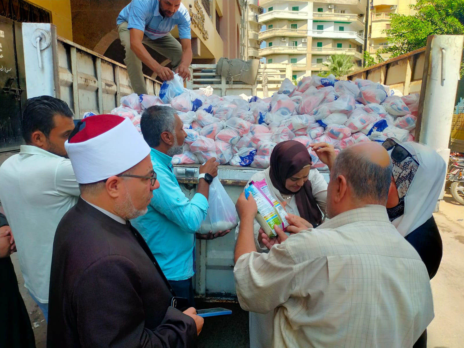 توزيع سلع غذائية