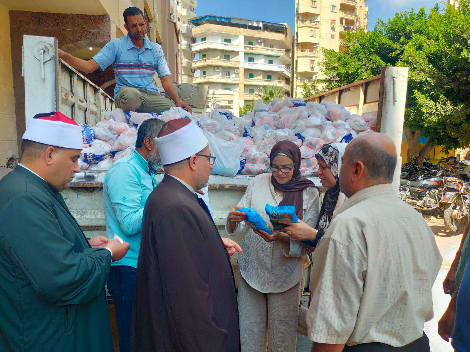 توزيع سلع غذائية