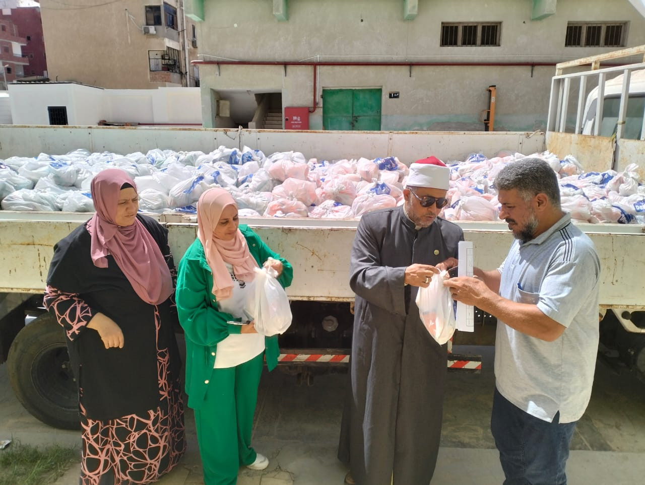 توزيع سلع غذائية