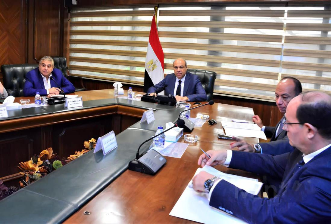 وزير الطيران والبالون الطائر