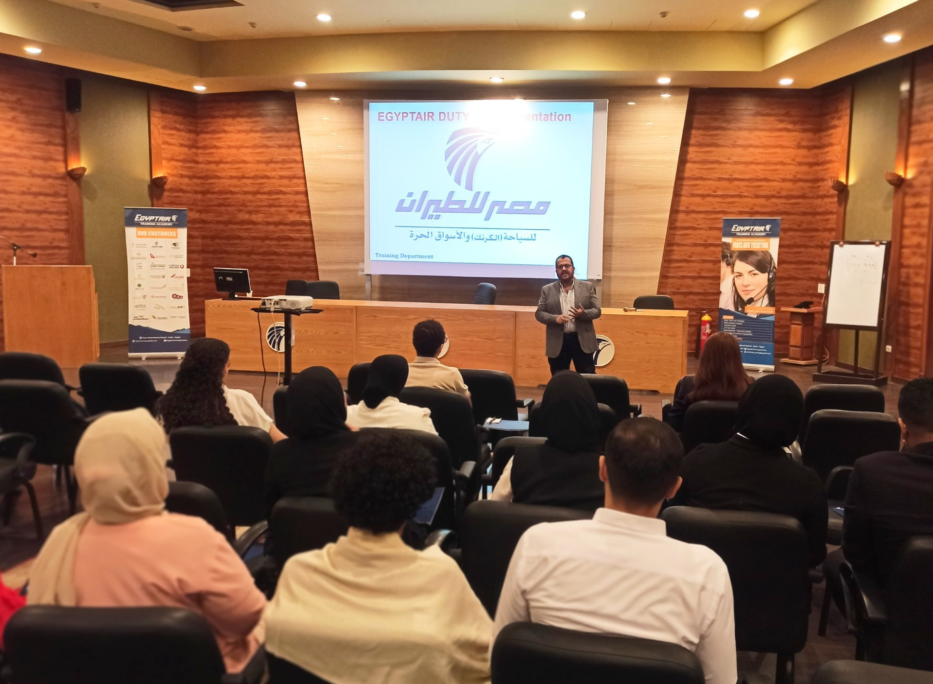 أكاديمية مصر للطيران