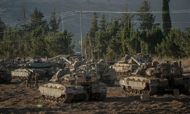 محلل سياسي: إسرائيل تستعد لاجتياح برى بحشد الدبابات على الحدود اللبنان