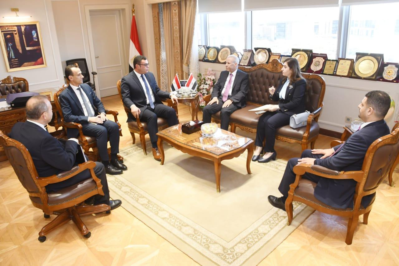 وزير الإسكان والسفير العراقي