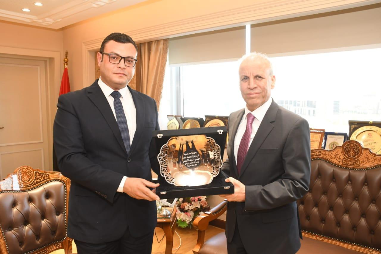 وزير الإسكان والسفير العراقي