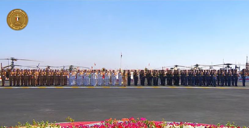 الرئيس يستعرض الحرس