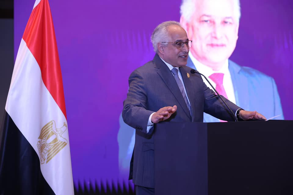 وزيرا الاتصالات والرياضة