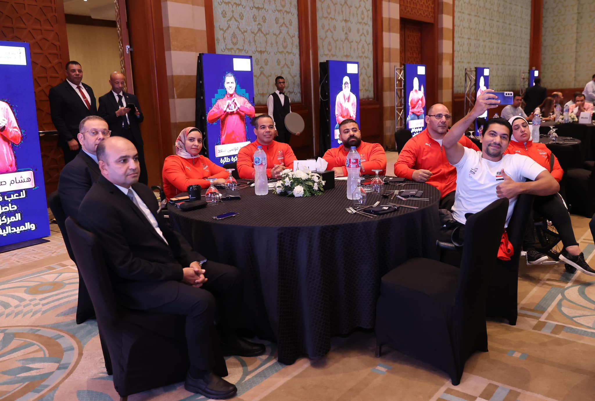 وزيرا الاتصالات والرياضة