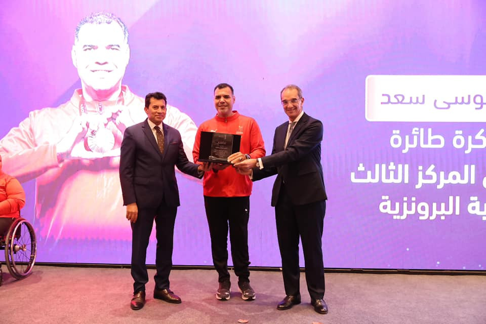 وزيرا الاتصالات والرياضة