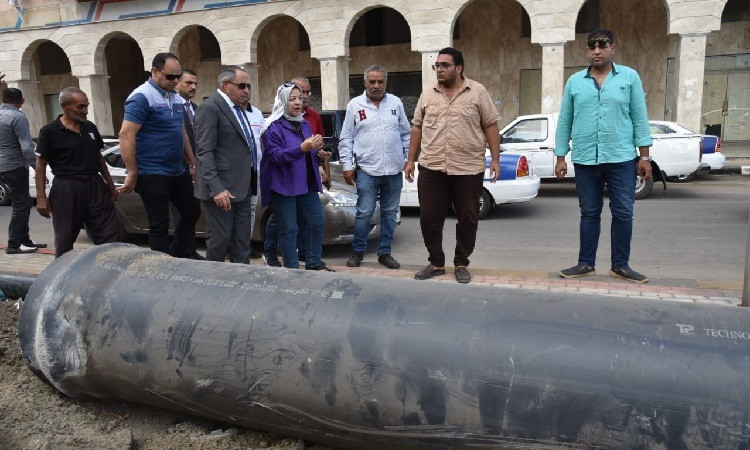 محافظ بورسعيد يتابع أعمال إصلاح كسر مفاجئ بماسورة الصرف الصحي بالمناخ