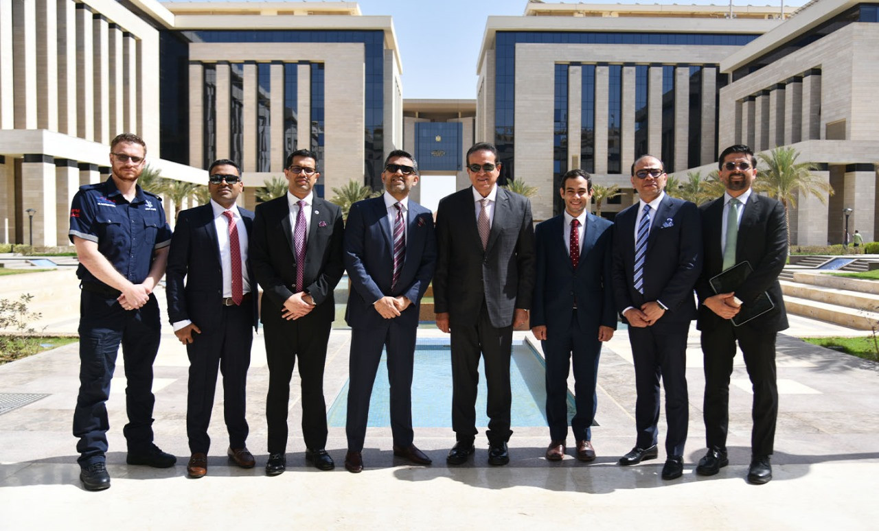 وزير الصحة ووفدا من الإمارات