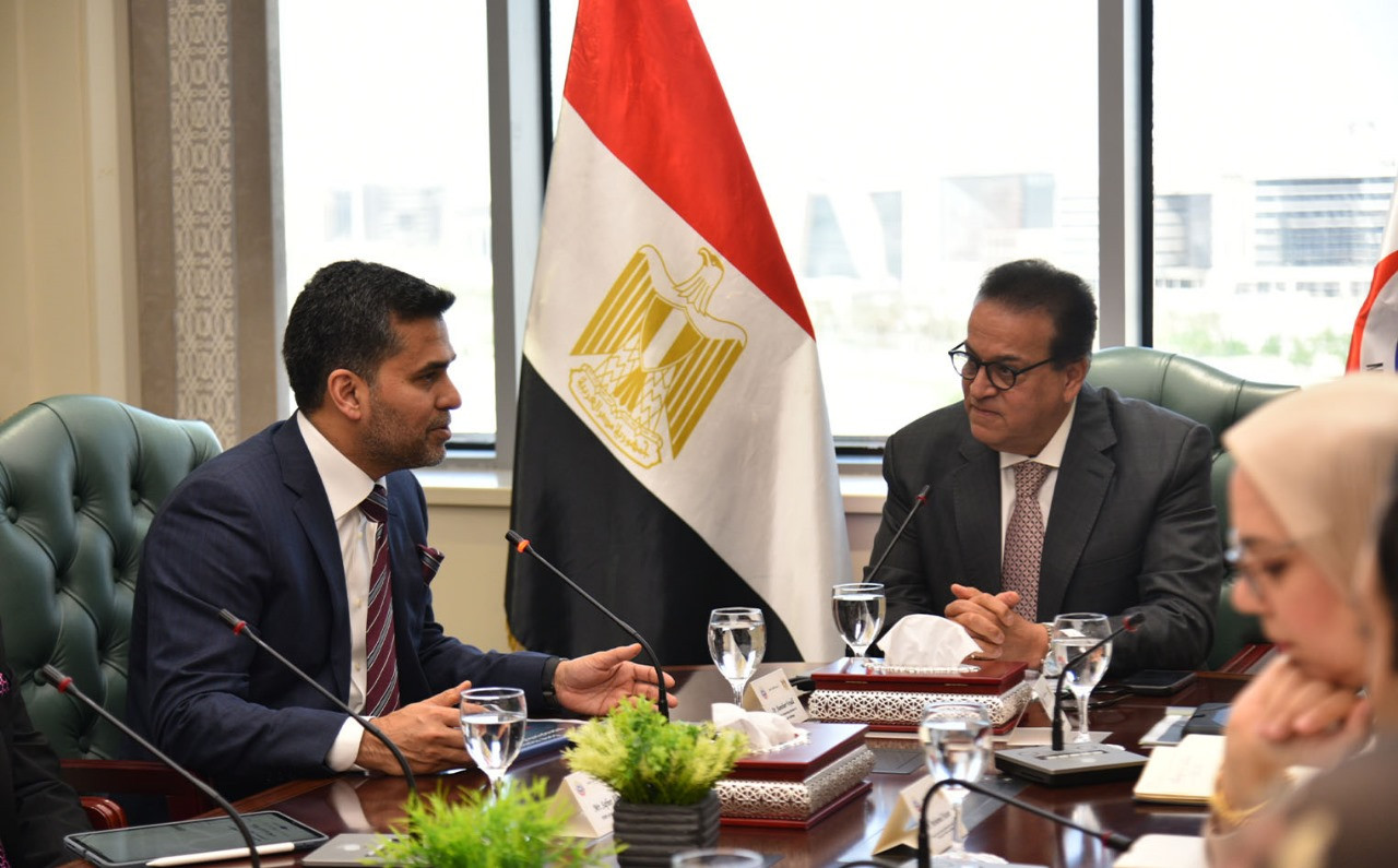 وزير الصحة ووفدا من الإمارات