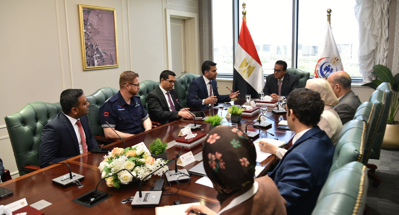وزير الصحة ووفدا من الإمارات