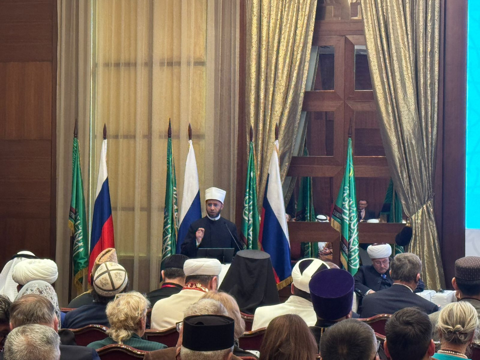 وزير الأوقاف في مؤتمر عالمي في روسيا