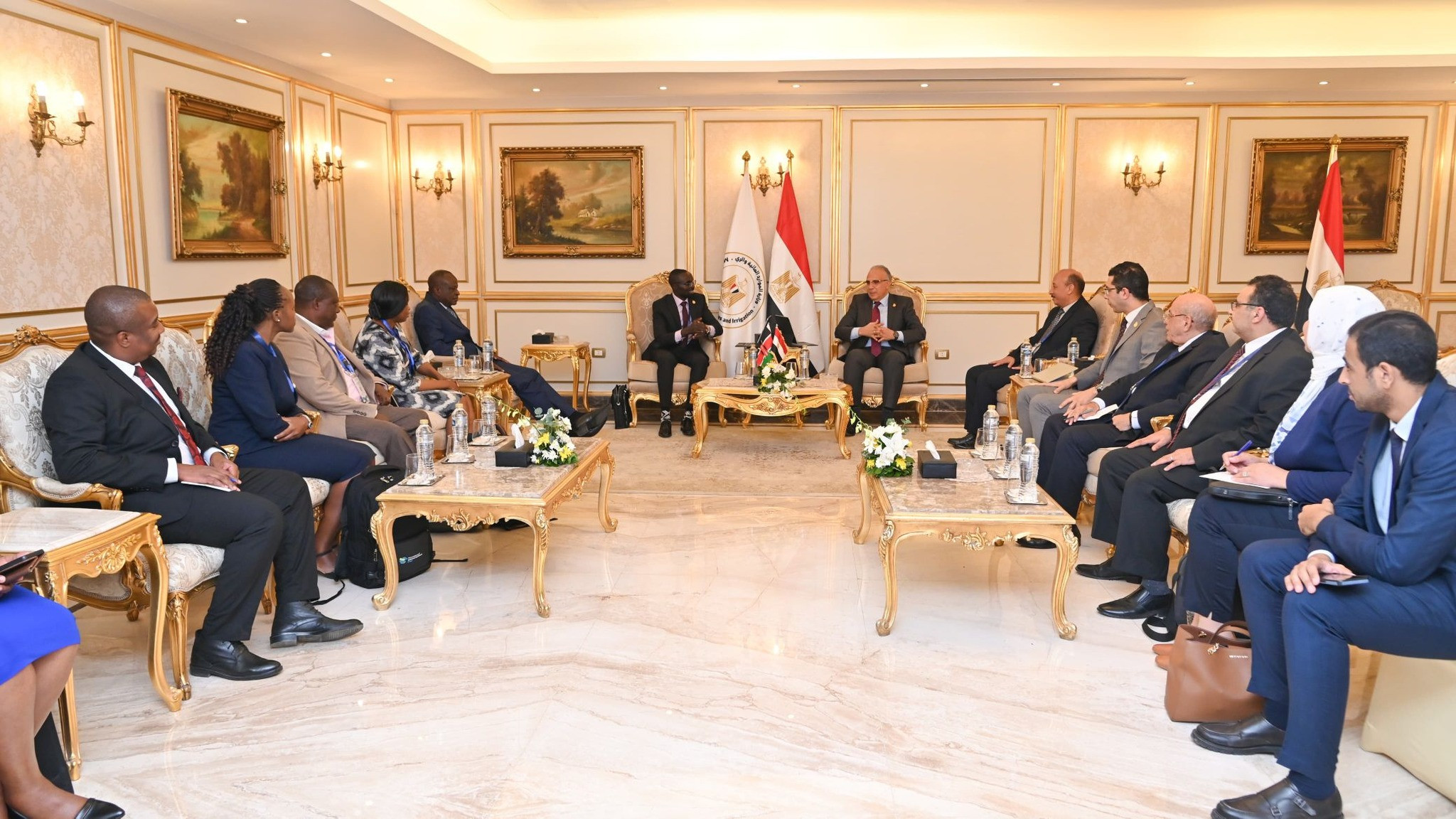 وزير الري ونظيره الكيني