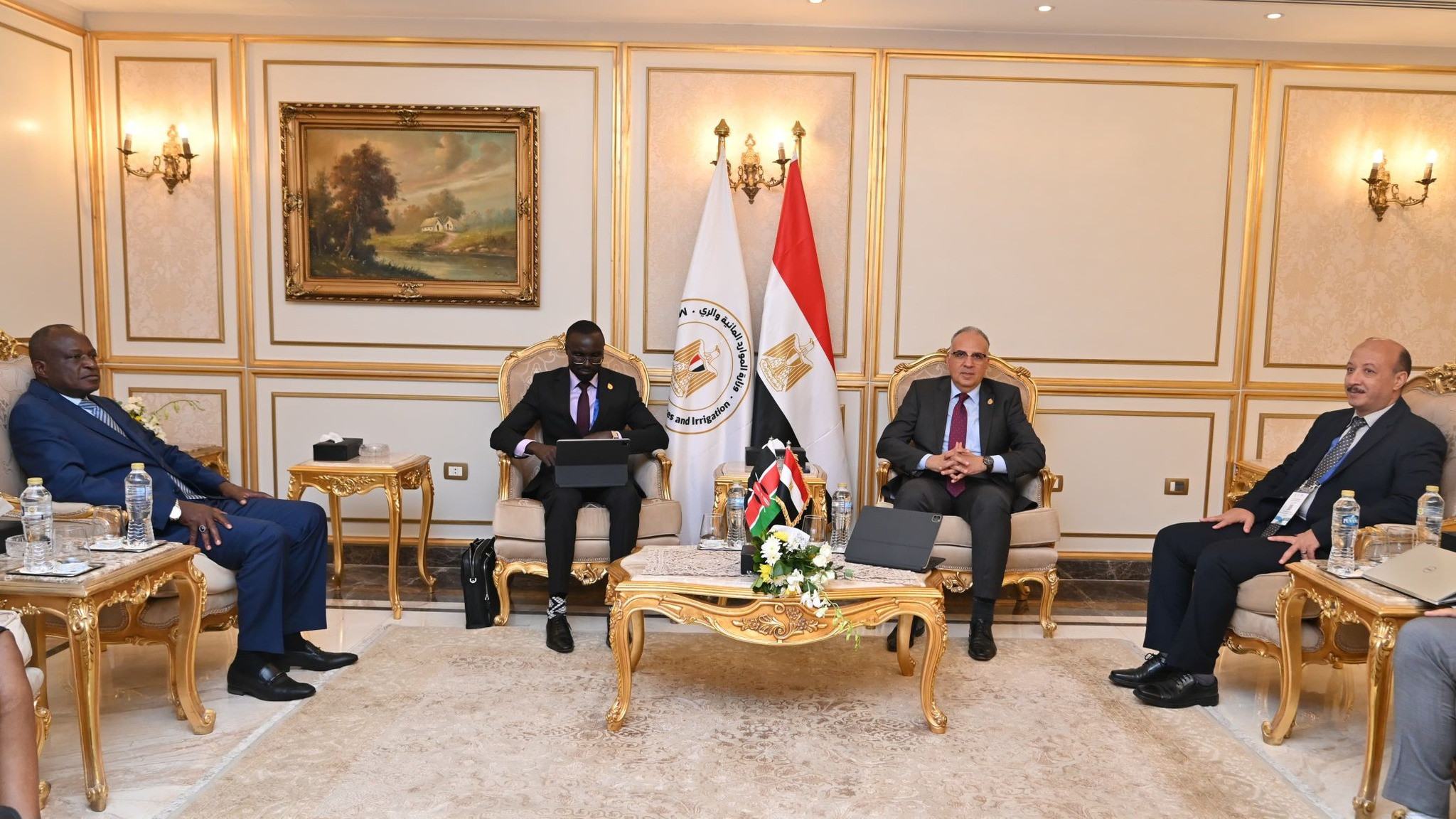 وزير الري ونظيره الكيني