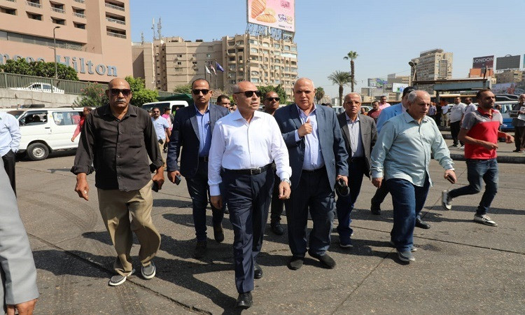 محافظ القاهرة يتابع الالتزام بالتعريفة الجديدة في عدد من مواقف النقل ا
