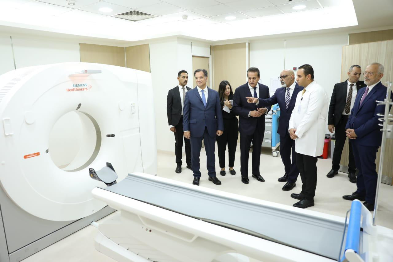 وزير الصحة اليوناني يتفقد مستشفى العاصمة الادارية