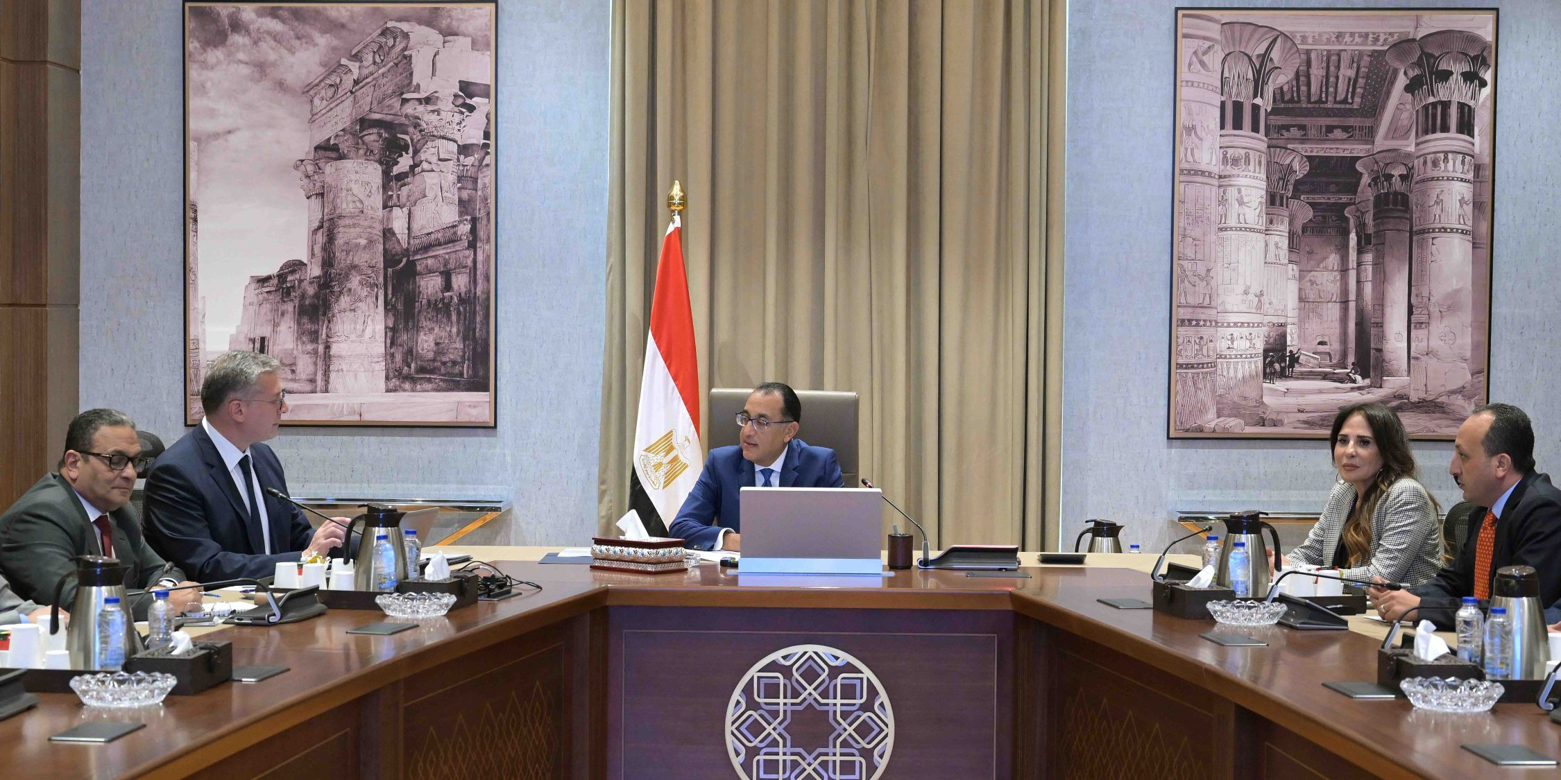 رئيس الوزراء ووزير البترول