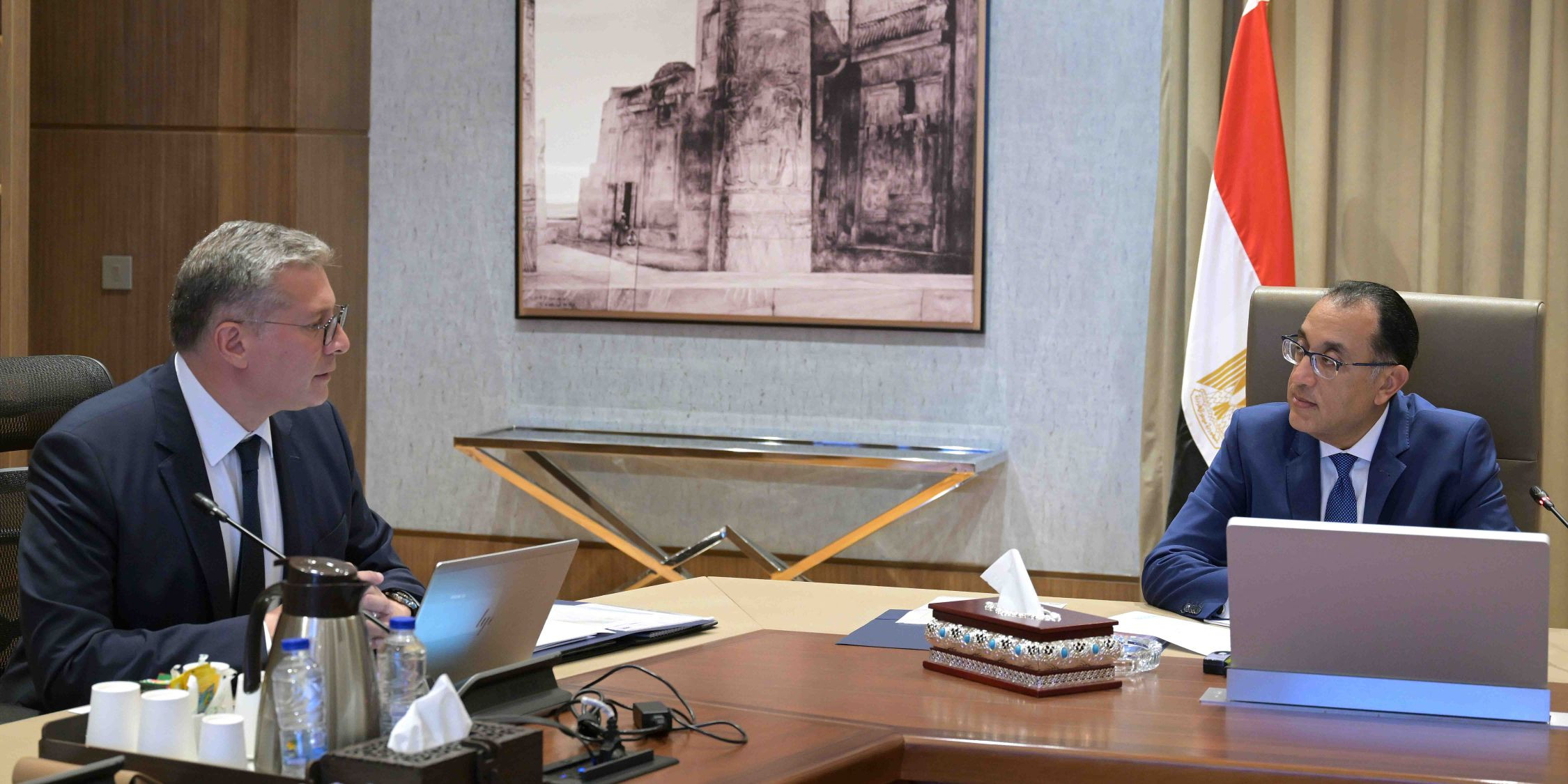 رئيس الوزراء ووزير البترول