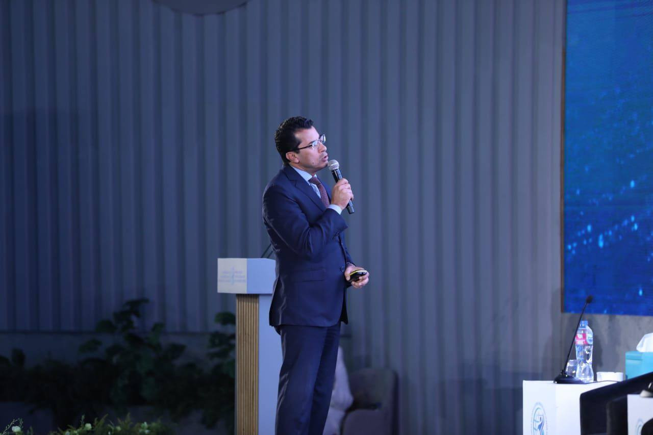 وزير الشباب والرياضة