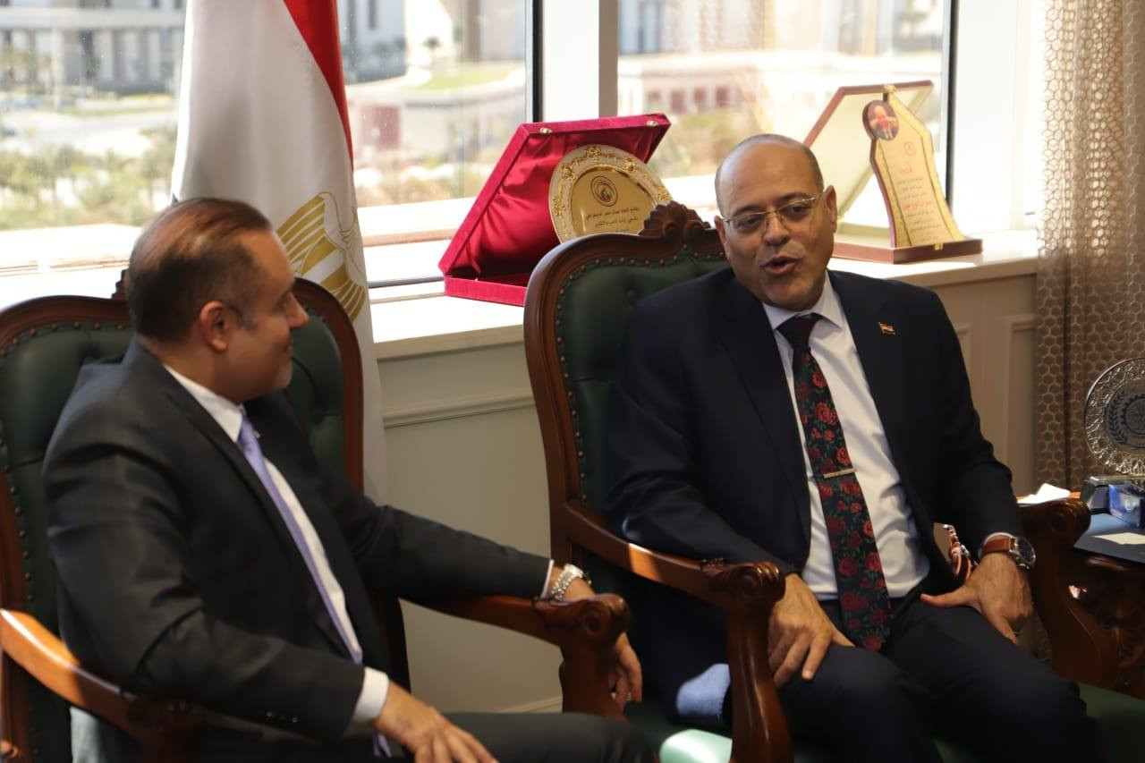 وزير العمل وسفير قطر