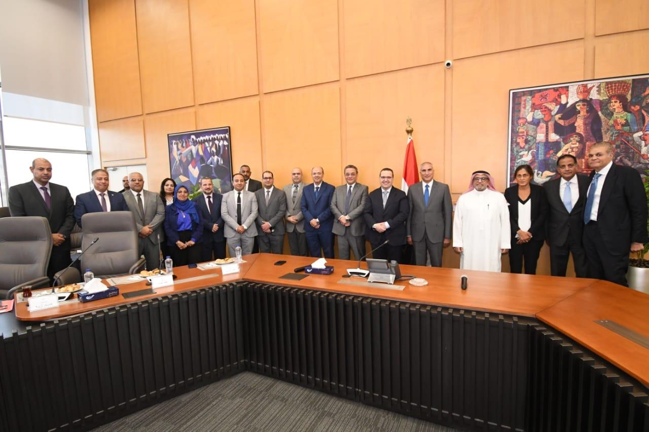 توقيع عقد مبادلة أراضي