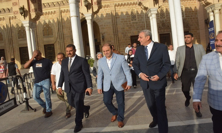 محافظ الغربية ورئيس تجديد أحياء القاهرة الإسلامية يتفقدان المسجد الأحم