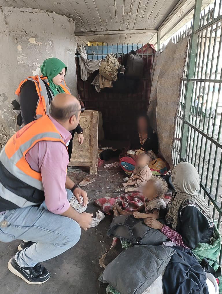 سيدة وأطفالها