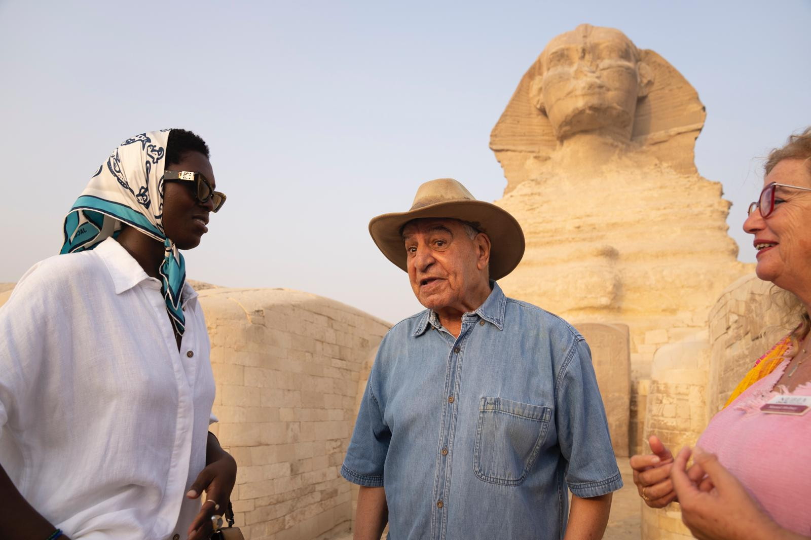 زاهي حواس والممثلة الأمريكية