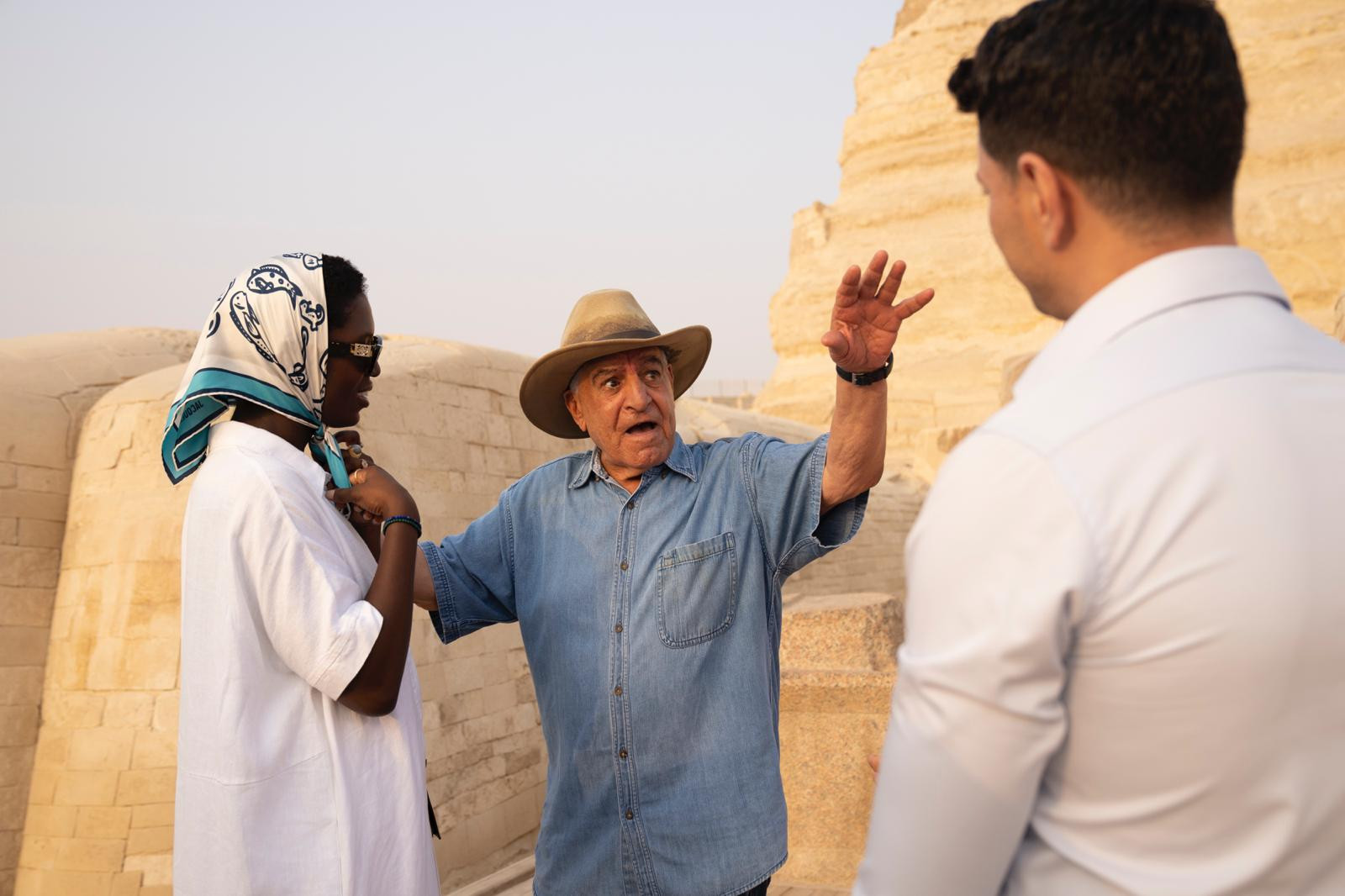 زاهي حواس والممثلة الأمريكية