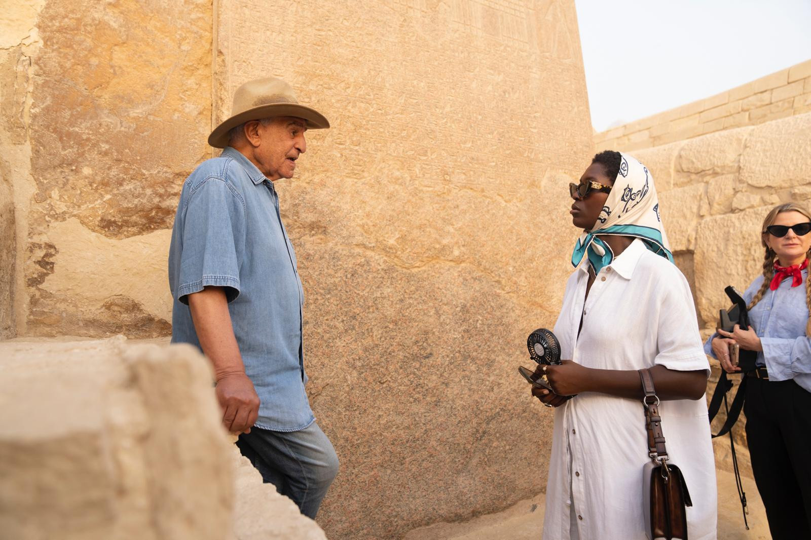 زاهي حواس والممثلة الأمريكية