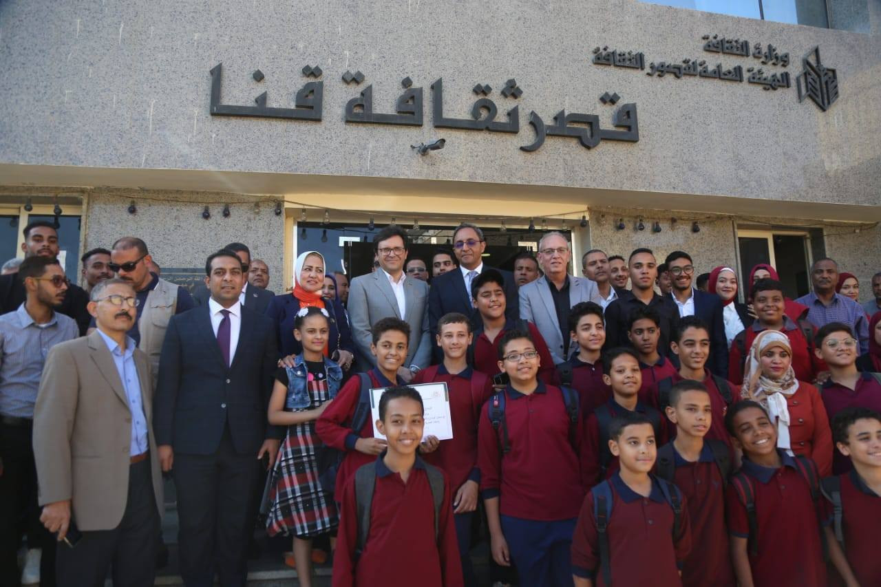 وزير الثقافة في قنا