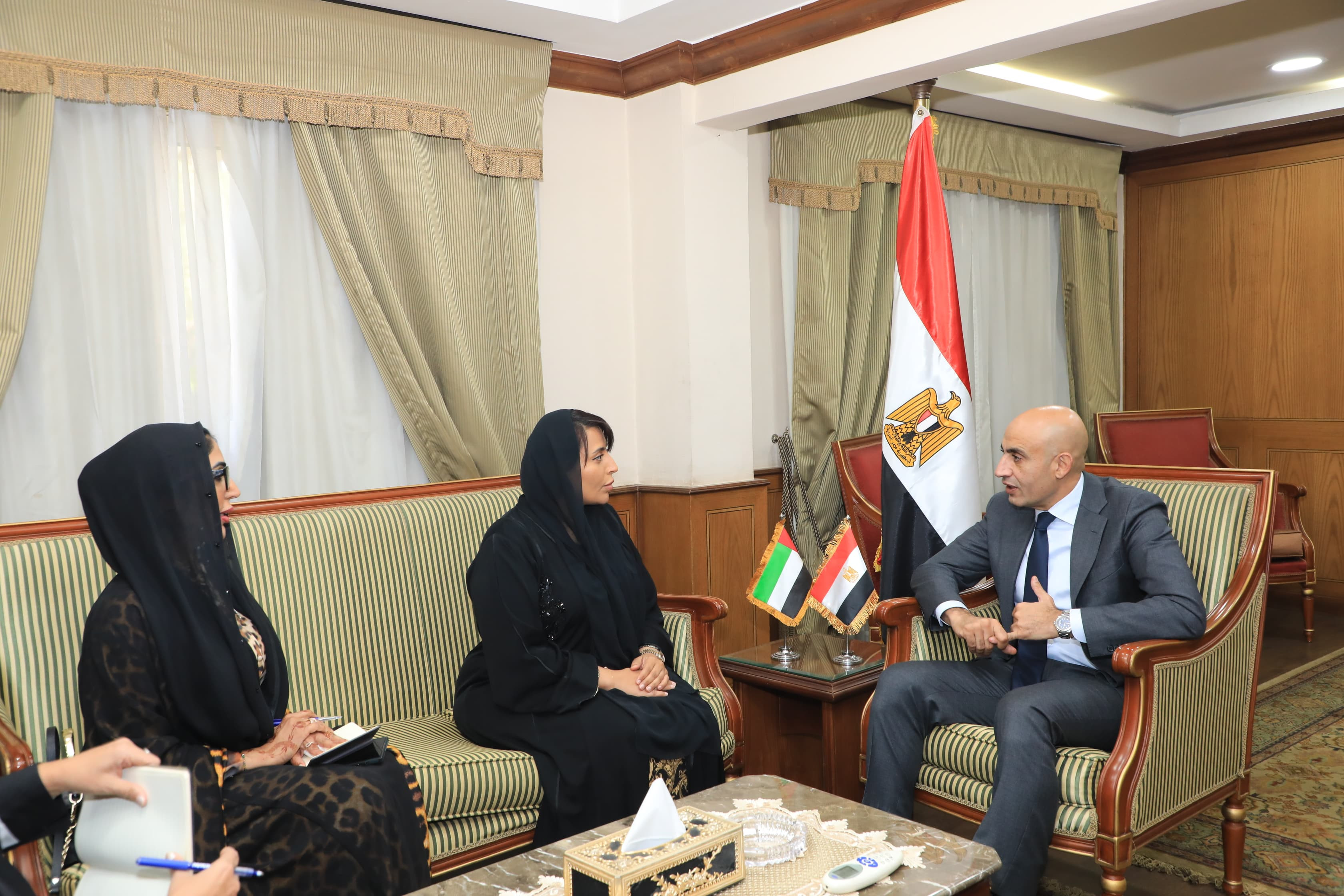 وزير التعليم وسفيرة الامارات