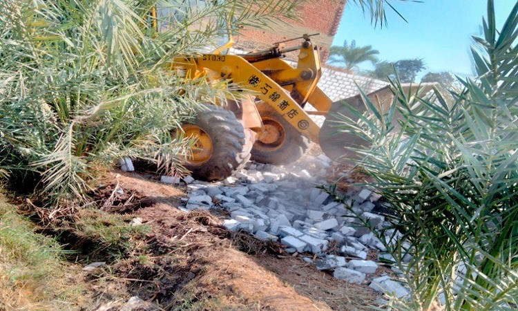 إزالة7حالات تعدٍ بالبناء على الأراضى الزراعية بسنورس