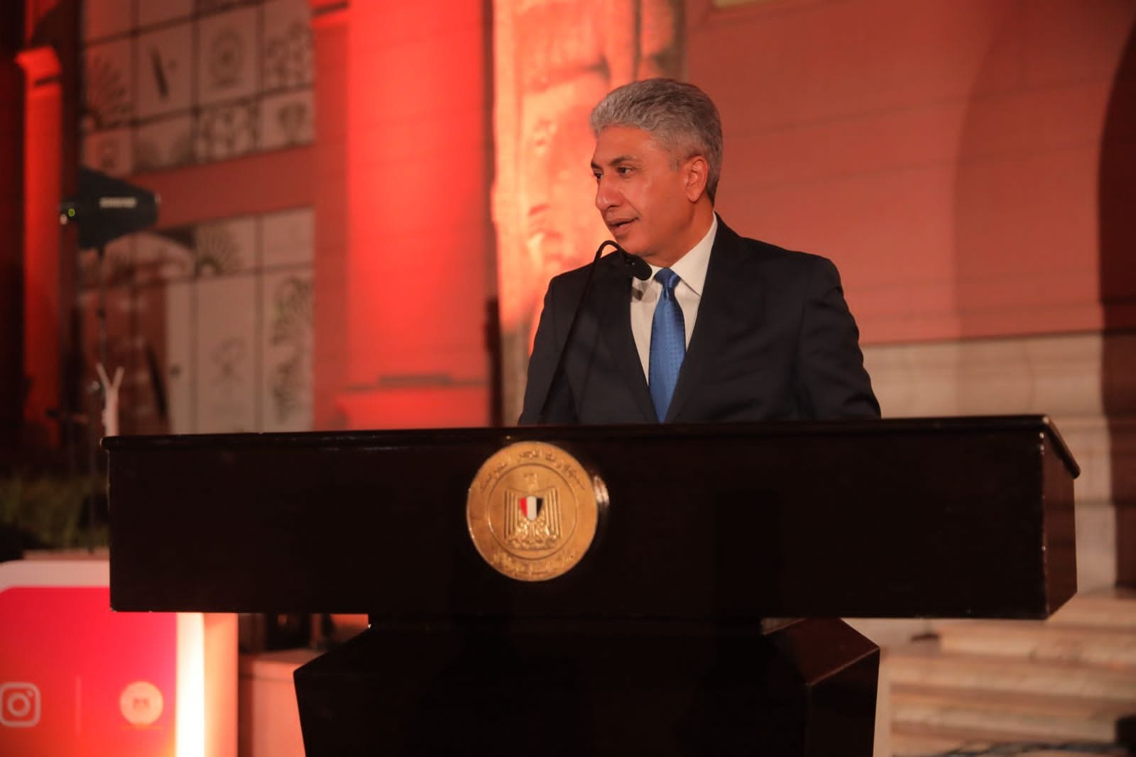 وزير السياحة والأثار