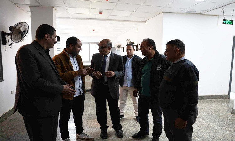 محافظ المنيا يتفقد مجمع خدمات