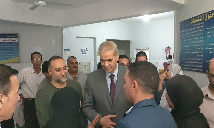 رئيس سفاجا ومديرإدارة المستشفيات